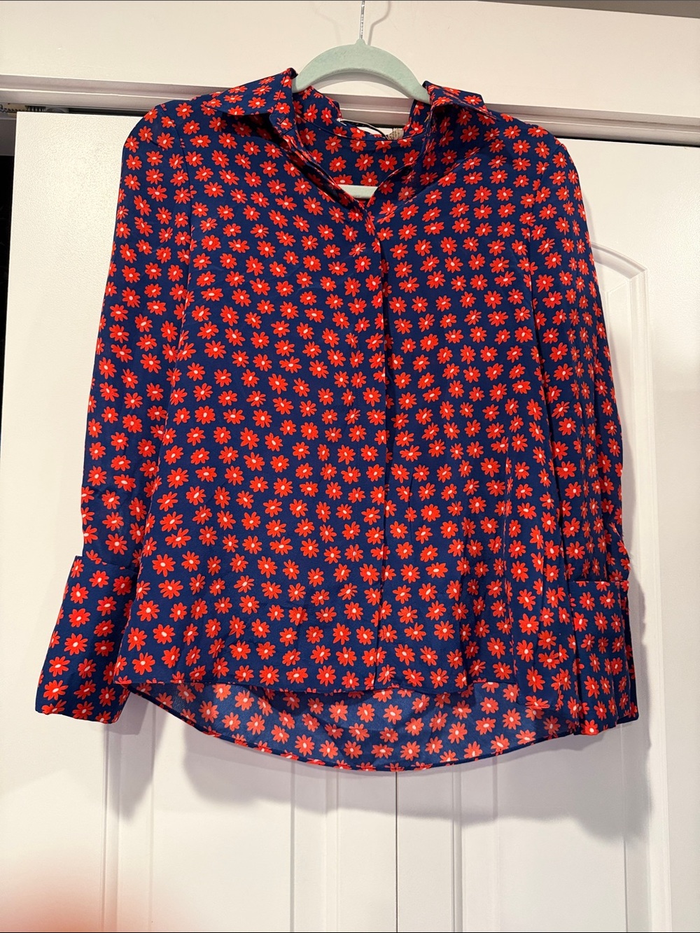 Alice + Olivia Navy Blouse with Red Floral Print 100% silk XS